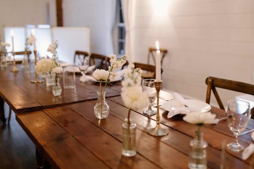 Kansas City wedding florist - Head table with bud vases, white weddings flowers, and taper candles at wedding reception